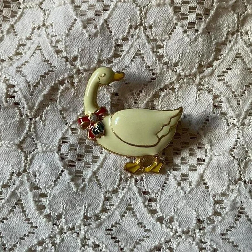 Vintage 80s 90s Silly Goose Pin Brooch Grandmacore Cottagecore Granny Christmas